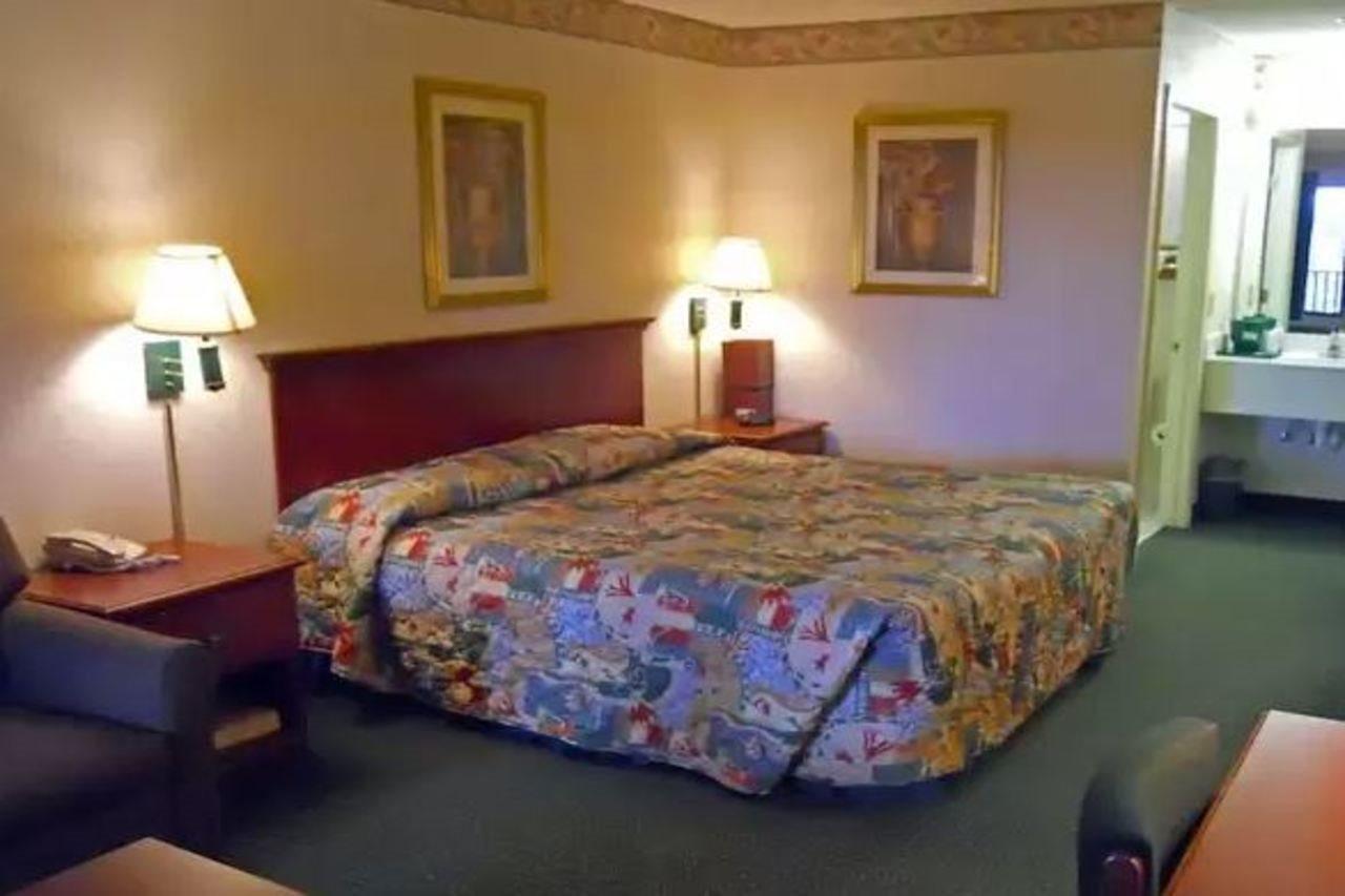 America'S Best Inn & Suites - Decatur Εξωτερικό φωτογραφία